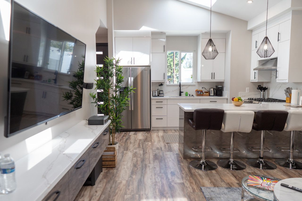 11750 Erwin St – photo 1