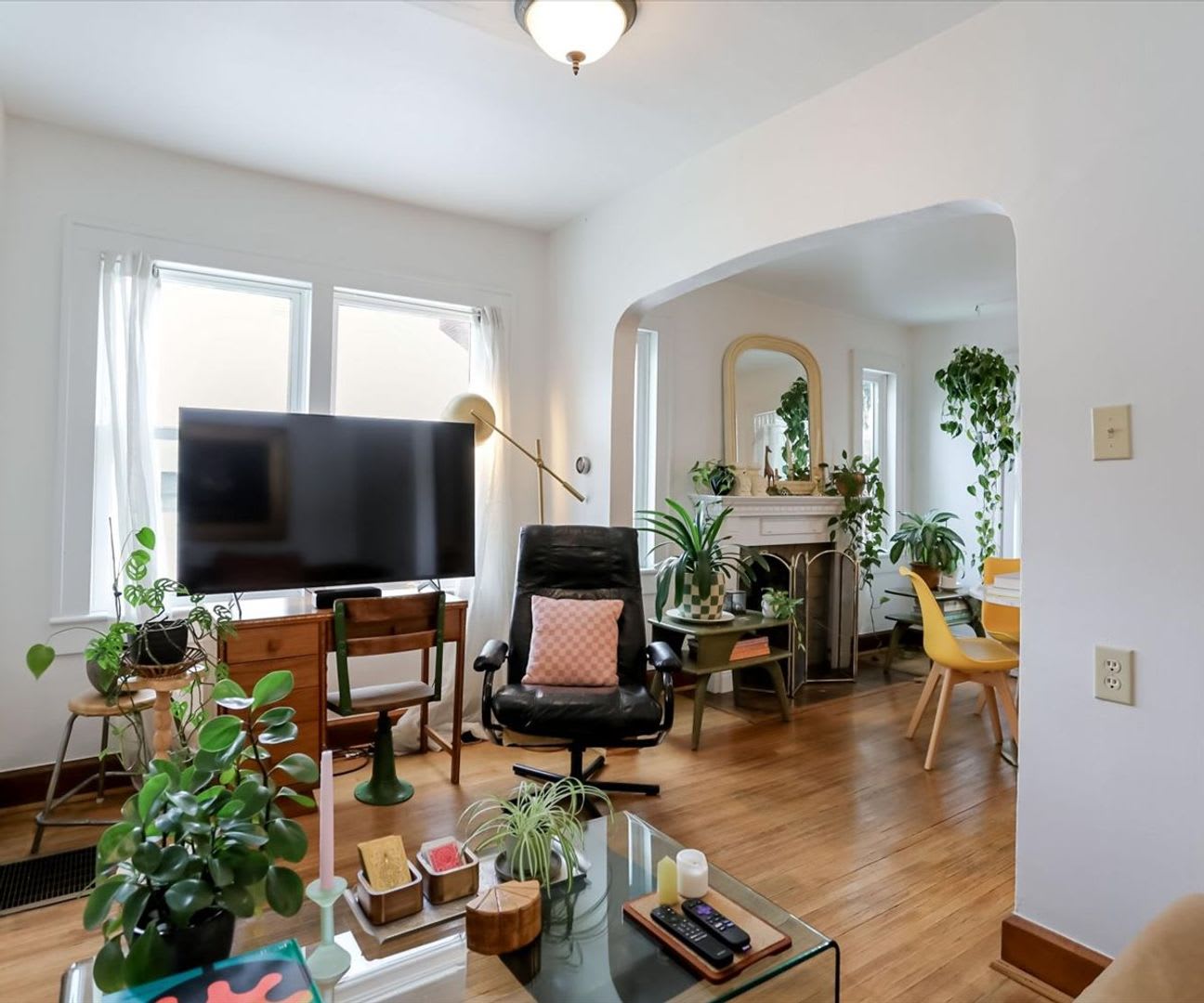 Beautiful New Listing Available Now Monthly Rent 1 950 – photo 5
