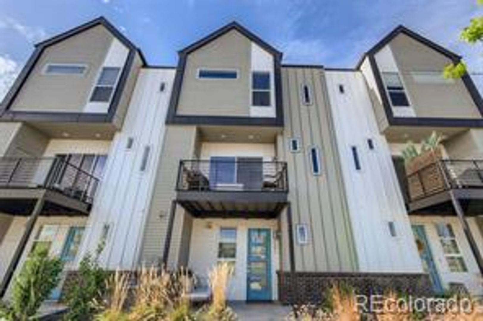 Recently Built Townhome in Hot Midtown! – photo 1