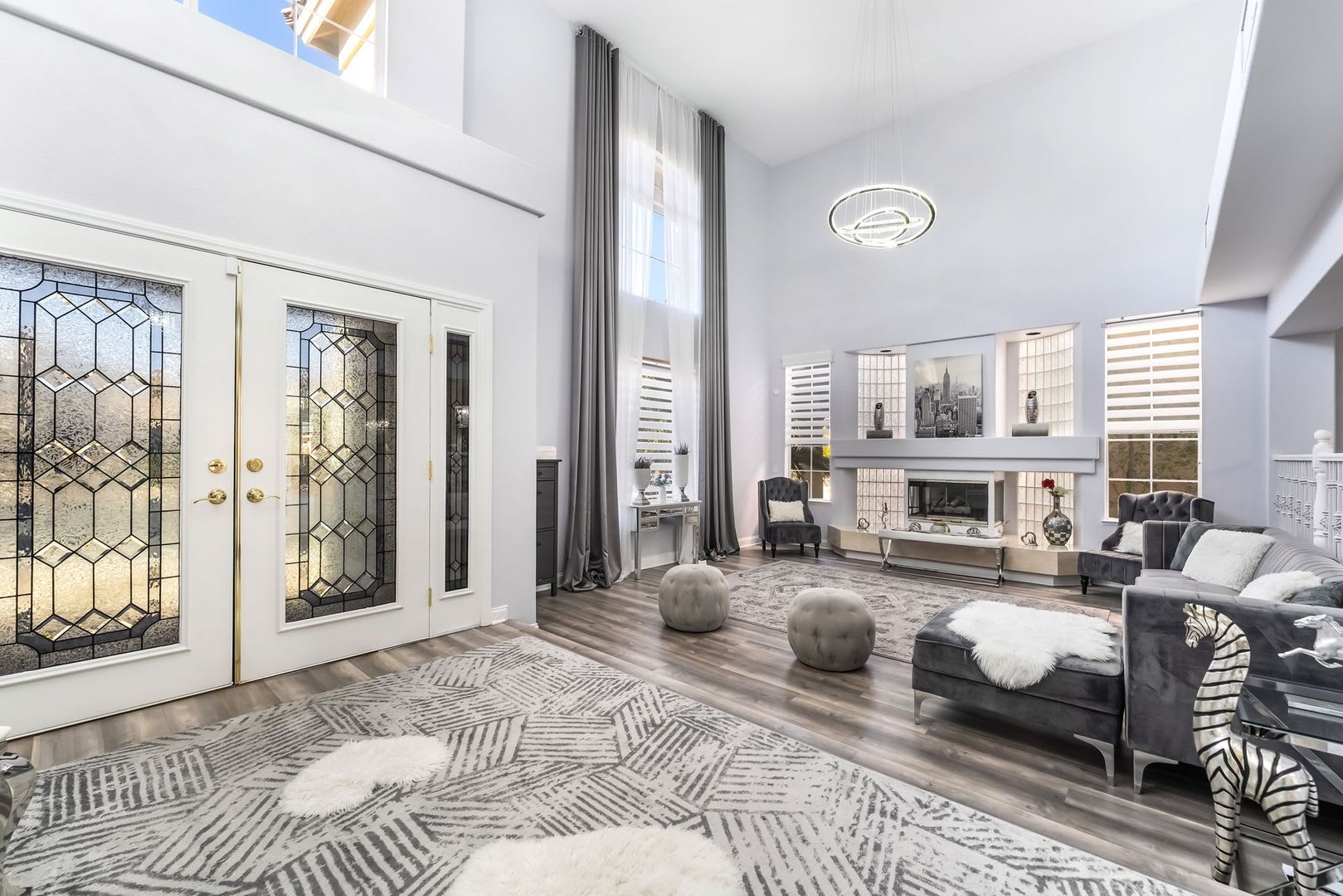 Luxury Living in Guard-Gated Royal Highlands! – photo 4