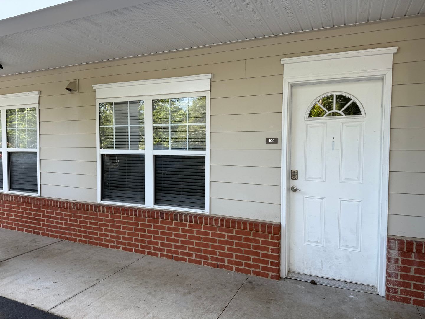 Immaculate 3/2bath one level unit- ETSU Campus – photo 2