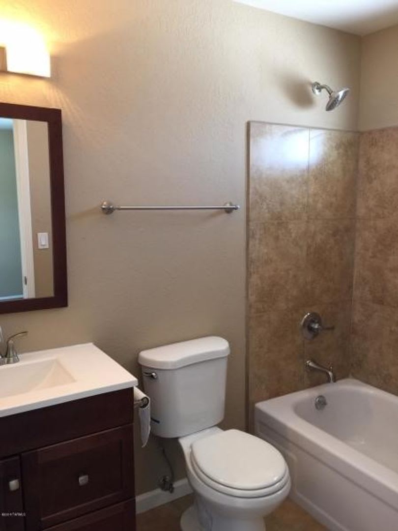 Great Updated Remodeled Home A C Community Pool Covered Parking – photo 5