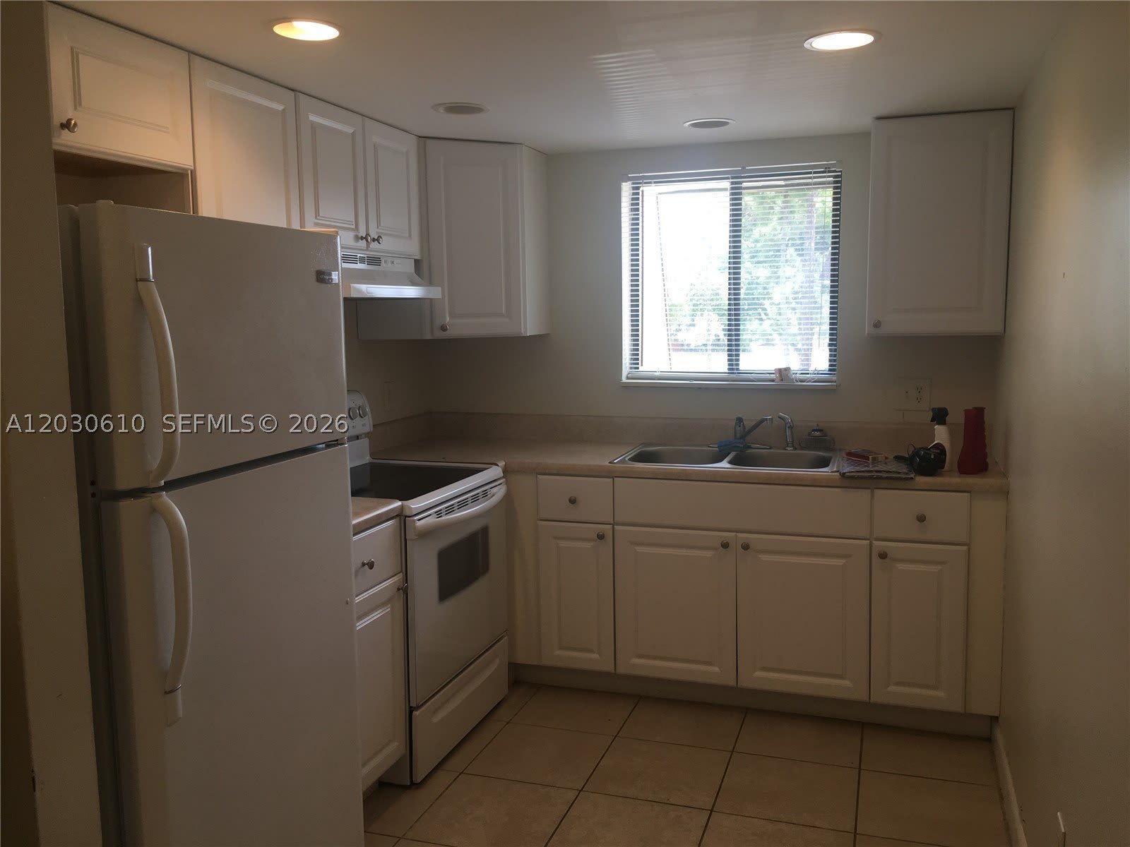 1085 S Flagler Ave – photo 4