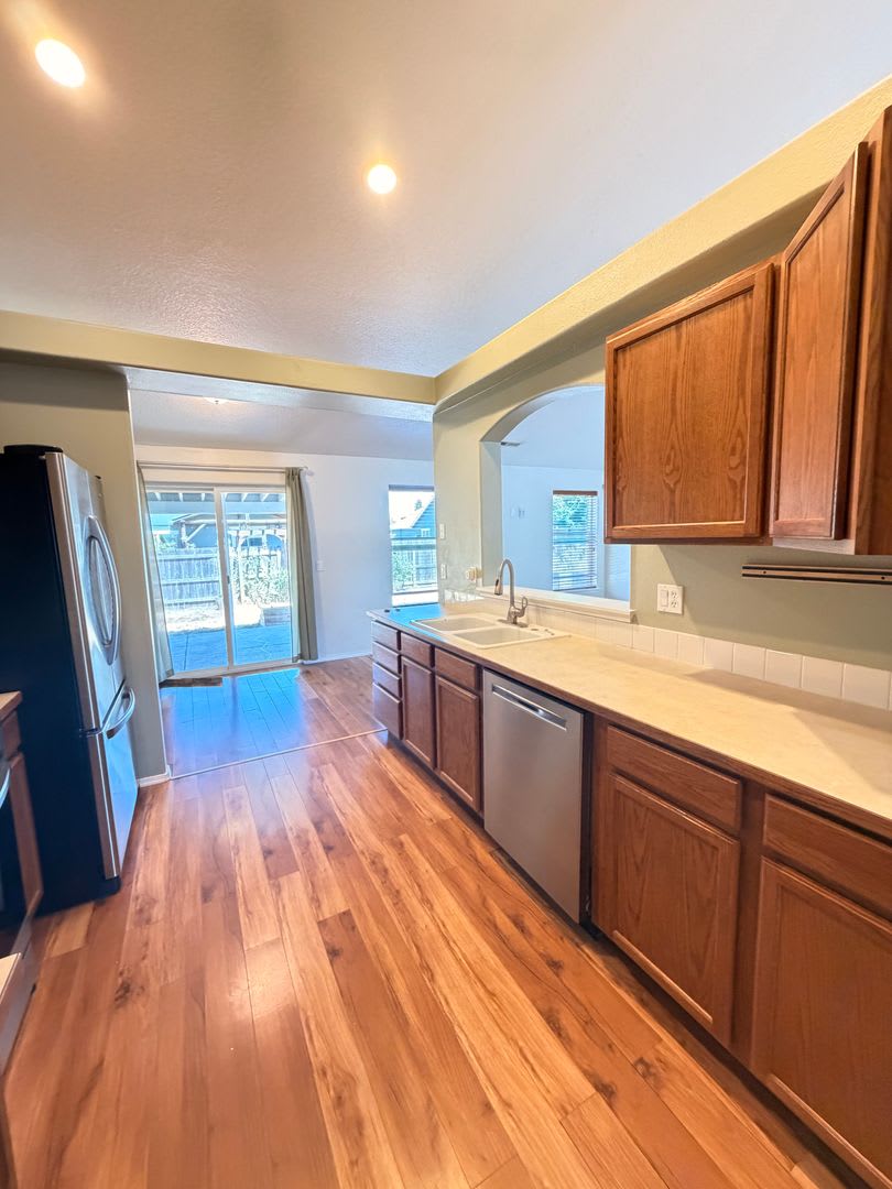 3-Bedroom 2-Bathrrom home in Creswell – photo 3