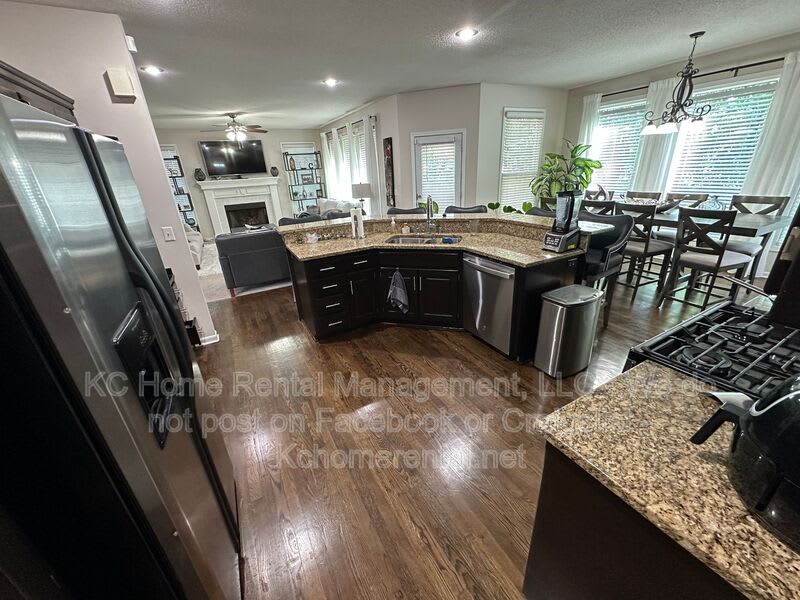 11429 W 142nd Ter – photo 5