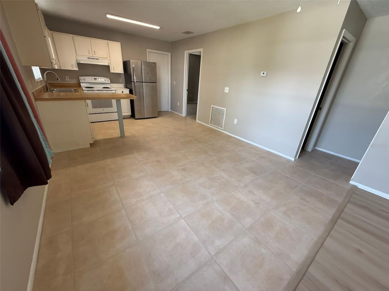 11081 Pendleton Avenue – photo 4
