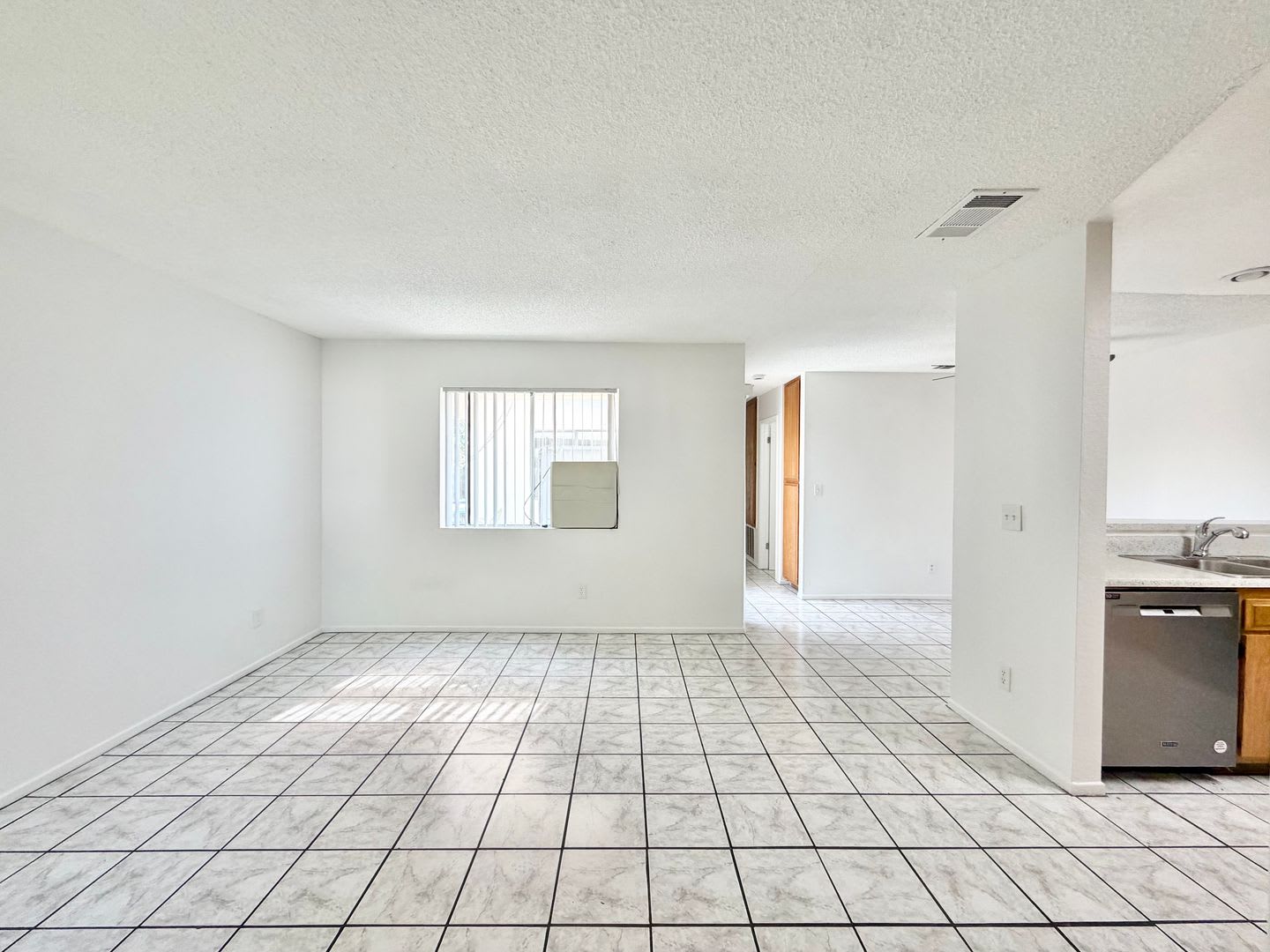AVAILABLE NOW!! 3 Bedroom 2 Bathroom Duplex in Cathedral City! – photo 3