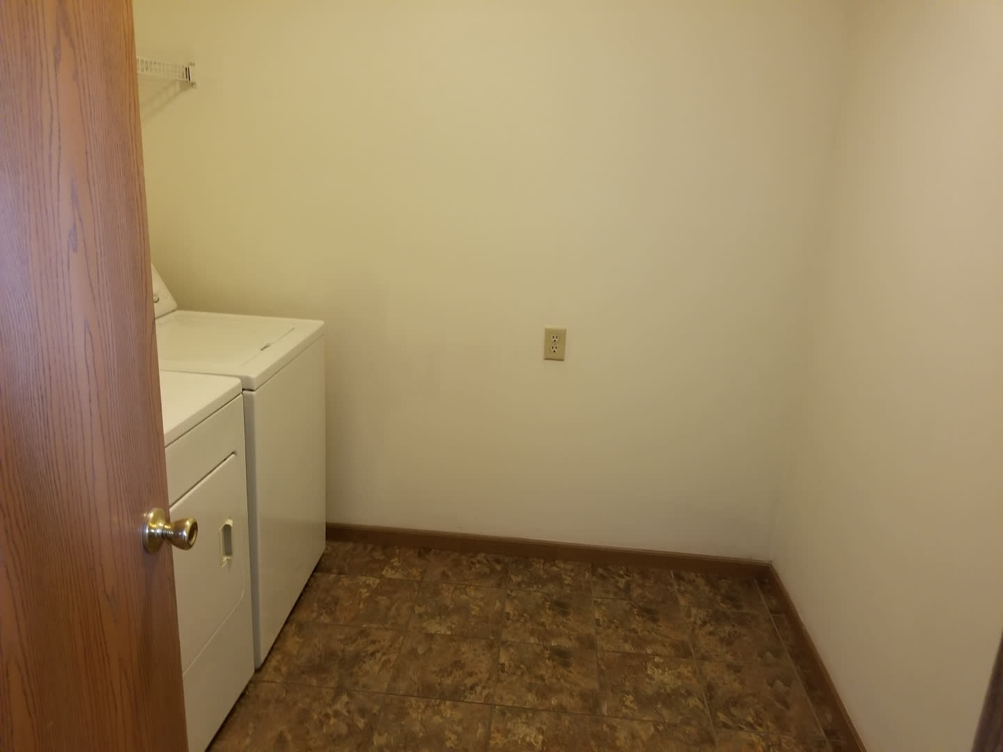 Spacious 3-Bedroom, 2-Bathroom Duplex with 2-Car Garage! – photo 4