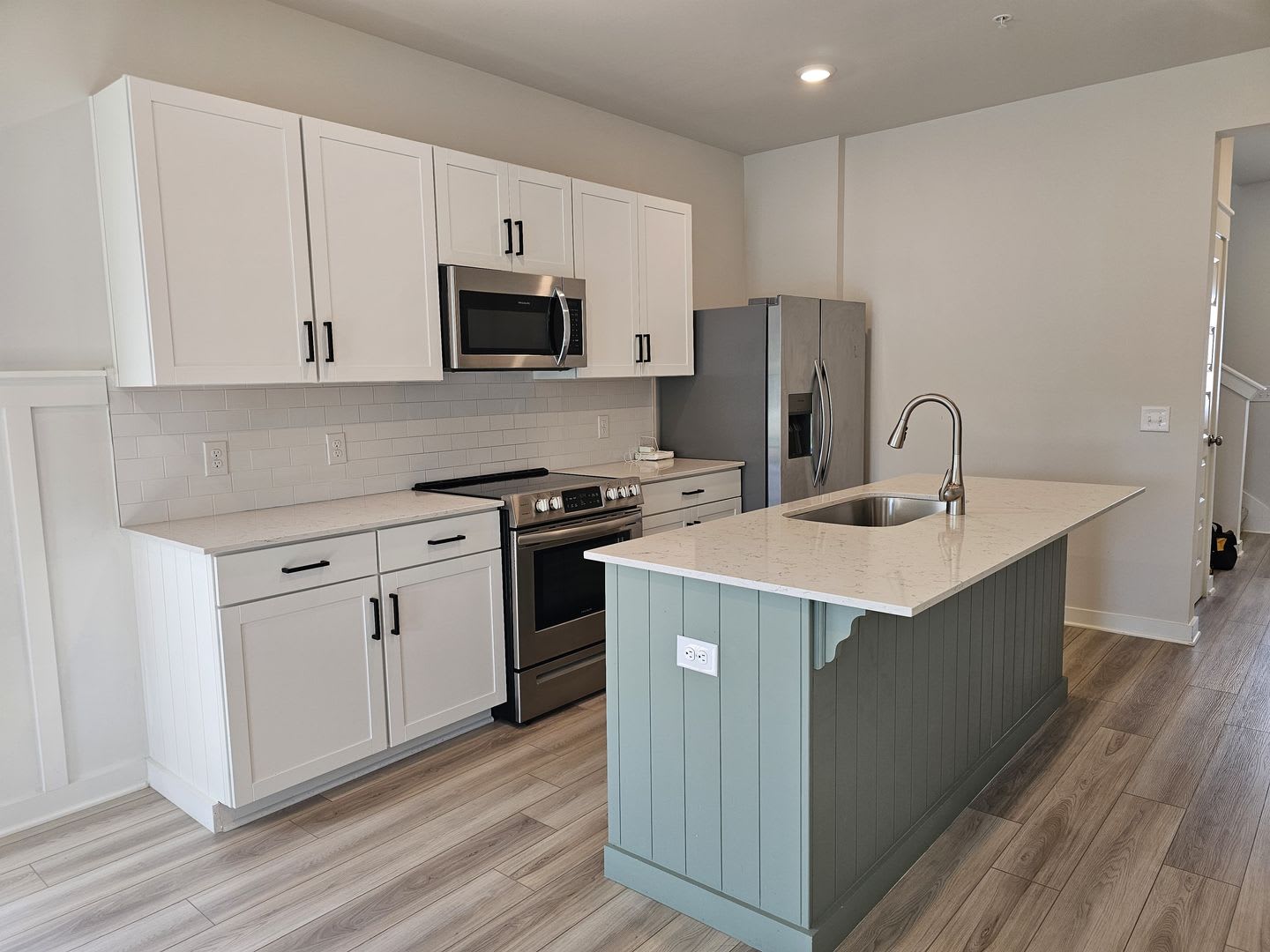 Move-In Ready End-Unit Townhome in Sawgrass West – photo 2