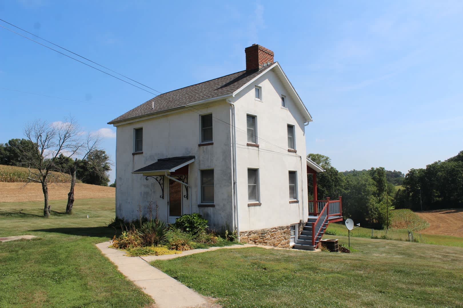 Move In Special 2 Months Free 2 Story Historic Farmhouse In Country Setting – photo 1