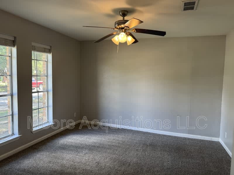 1833 Skyline Dr – photo 3