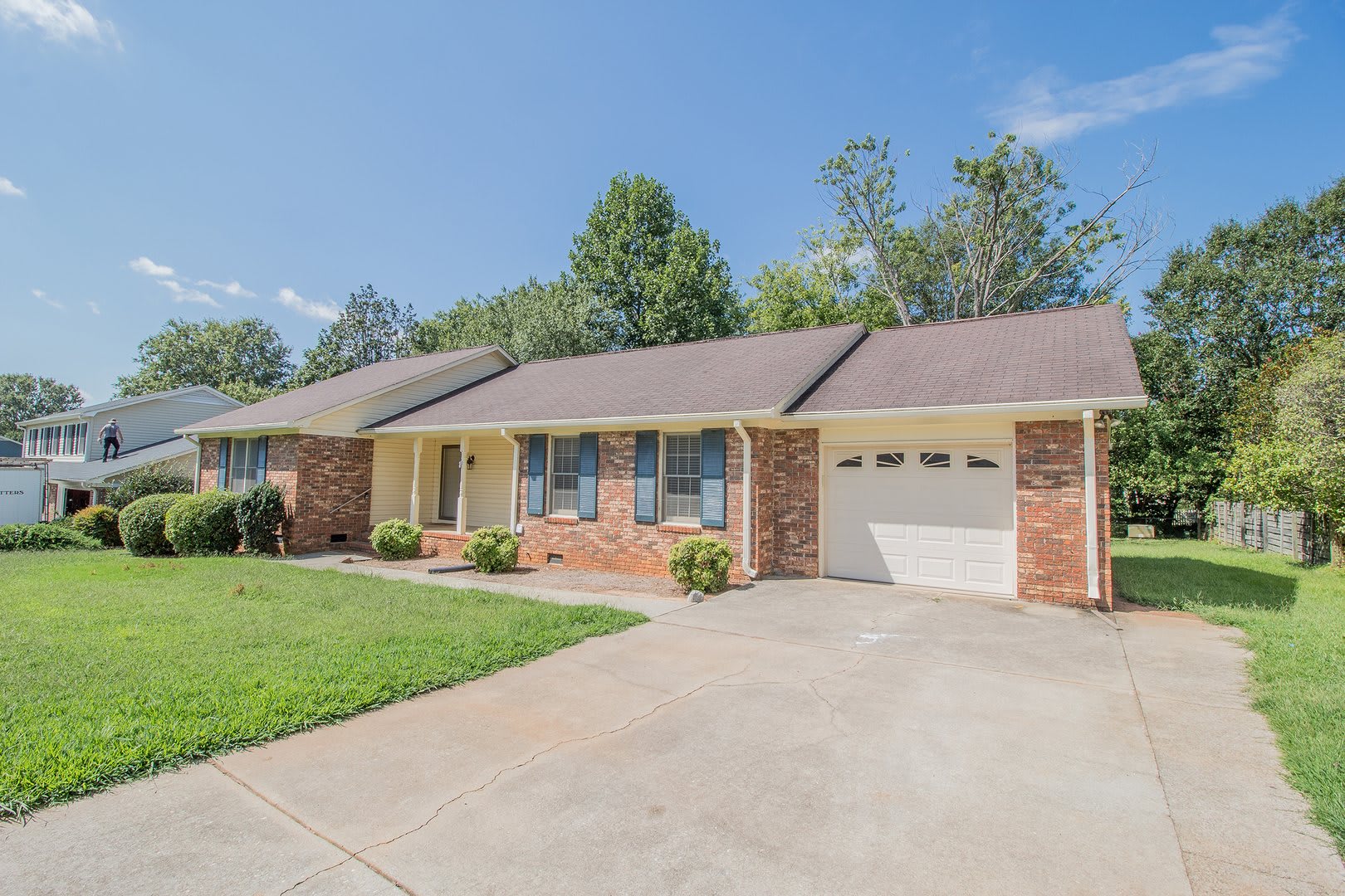 1 Story Brick Ranch In Canebrake Subdivision Desirable Schools Buena Vista Elem Riverside Middle And High Community Pool – photo 2