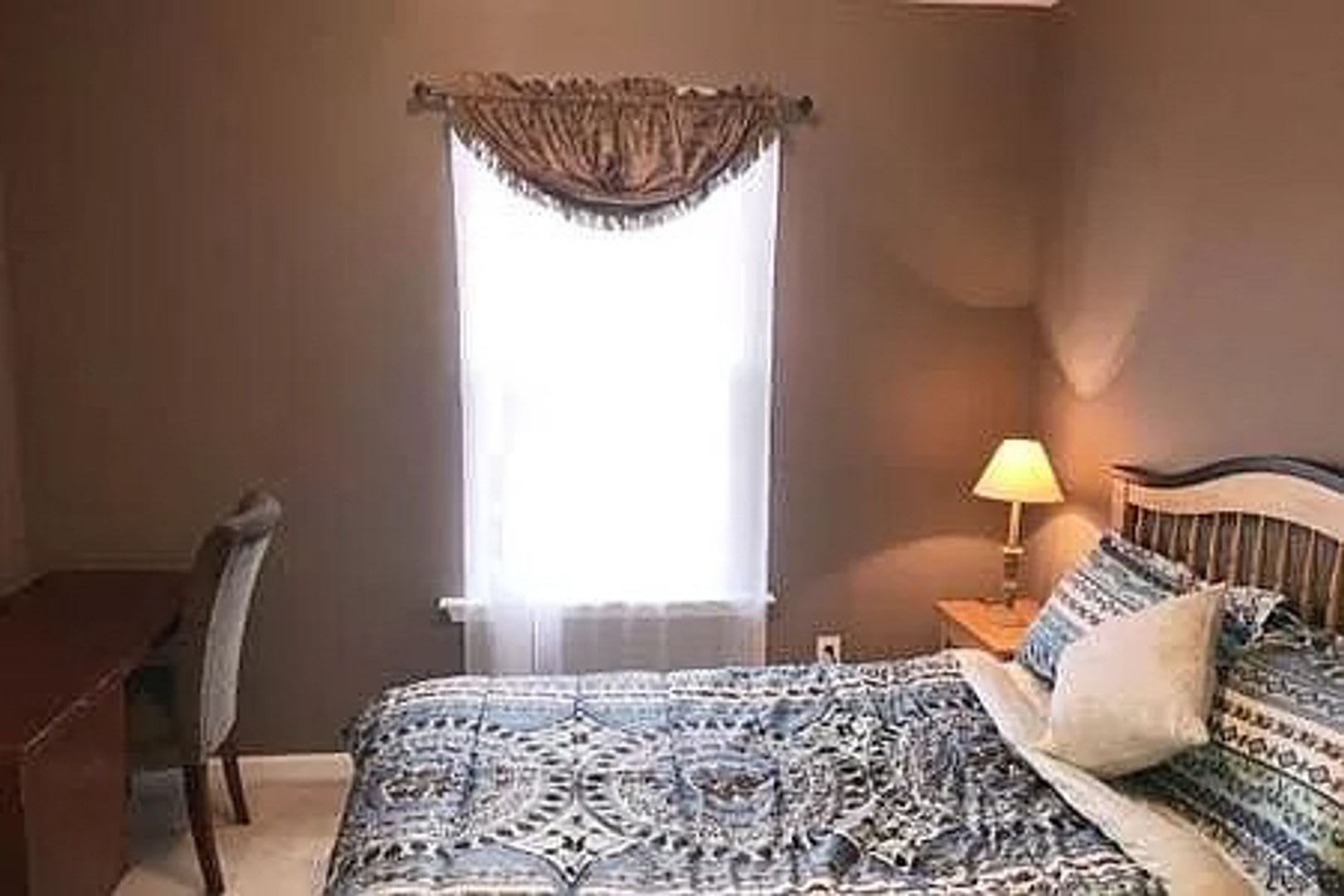 Room in 4 Bedroom Home at Linden Park Ln – photo 4