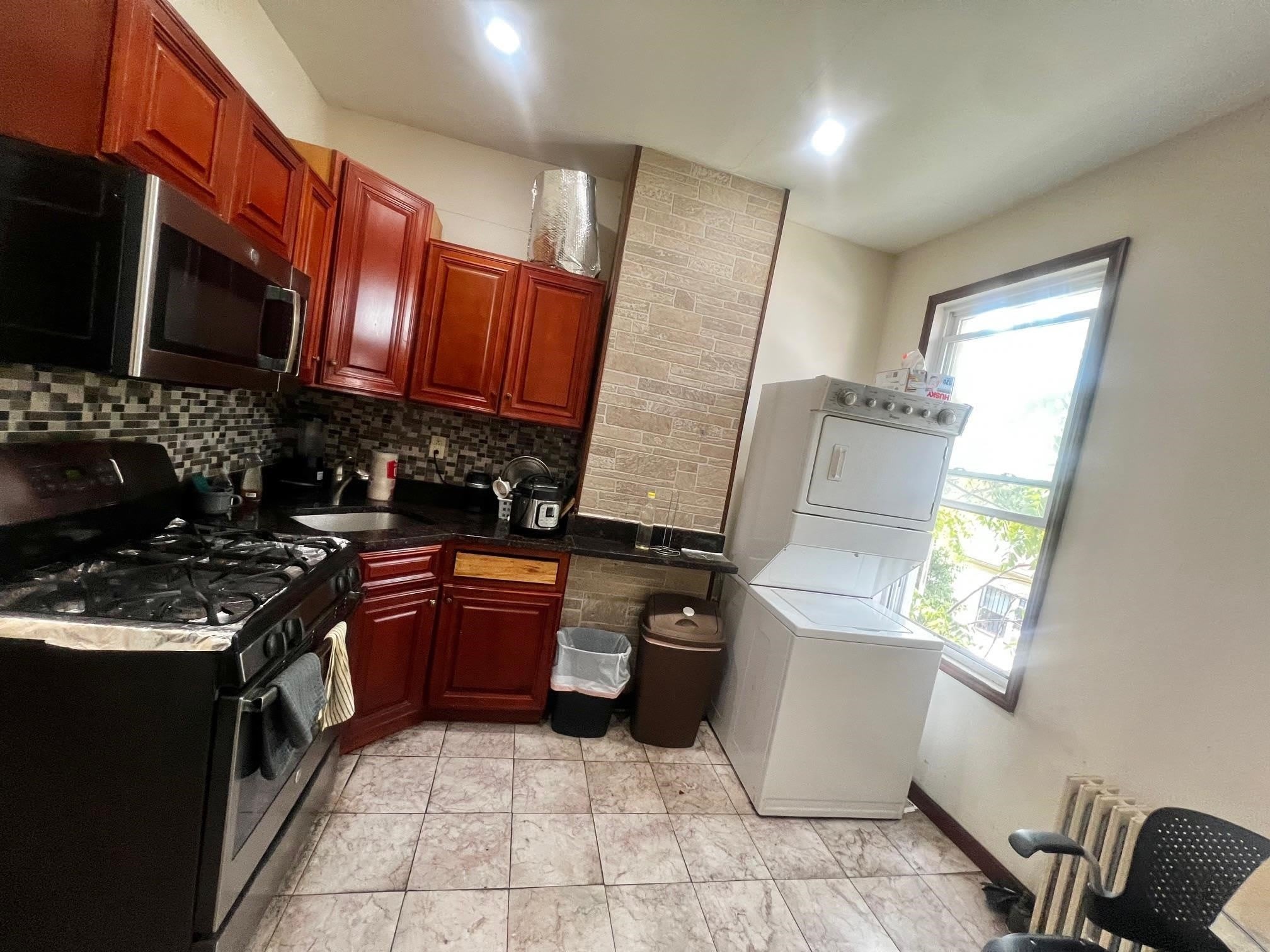 213 Beacon Ave – photo 2