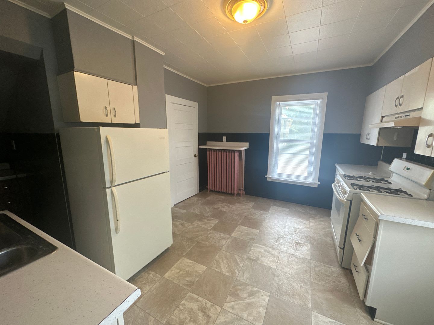 4 Bedroom Single Family – photo 3