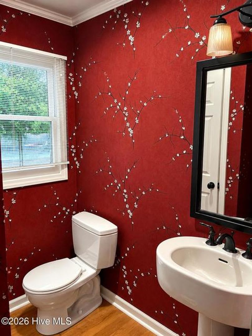 Spacious 4-bedroom, 2.5-bath home located in the desirable Sandhurst neighborhood! – photo 3