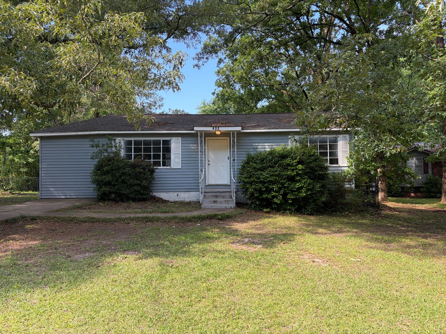 Charming 3BR Cottage with Spacious Master Suite – photo 3