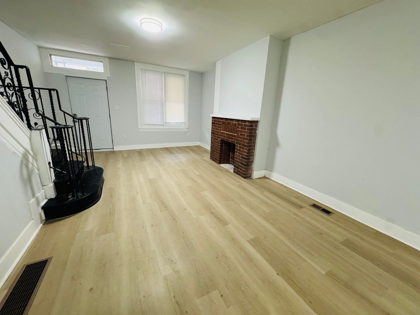 Remodeled 4bd/1.5 bath House with Rear yard!! SECTION 8 ONLY!! – photo 3