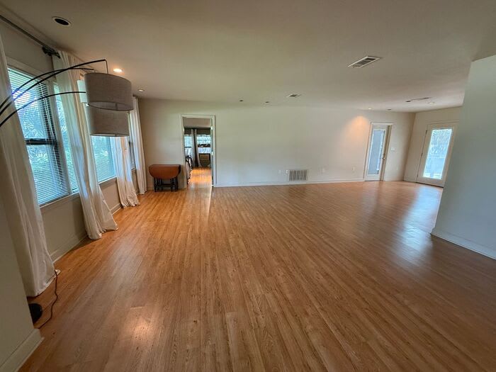 303 Interbay Avenue – photo 3