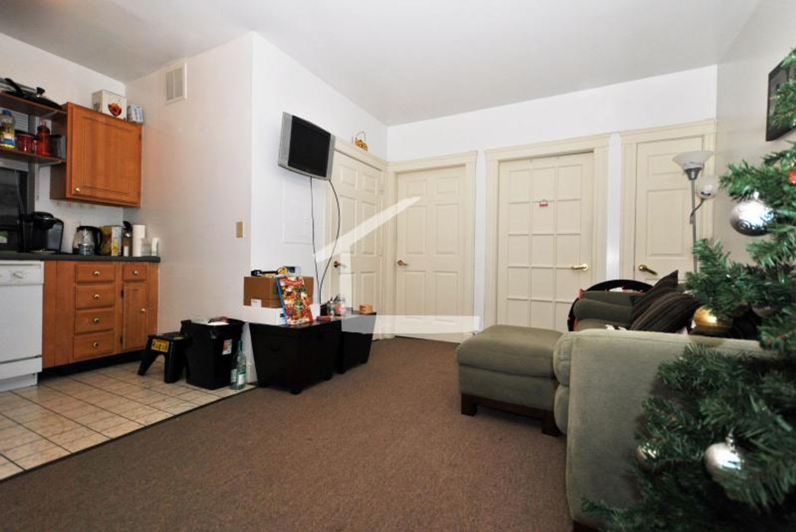 Fabulous Apt Near Bu Campus 500 Rebate Avail Ht Hw Included Laundry Available – photo 3