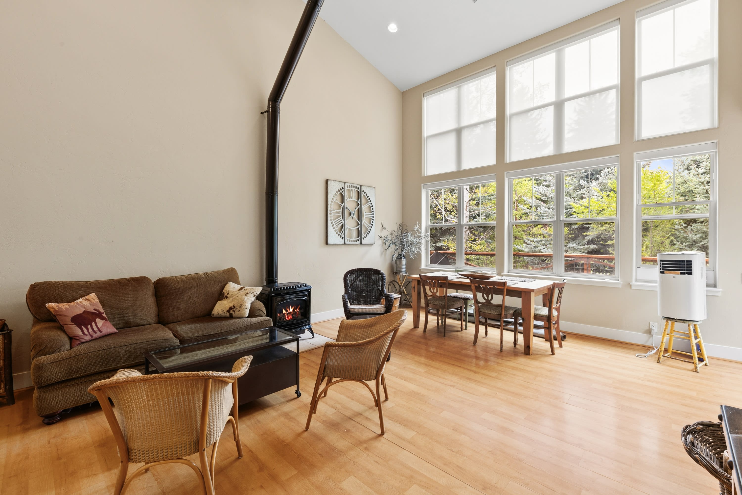 562 Evans Court – photo 2