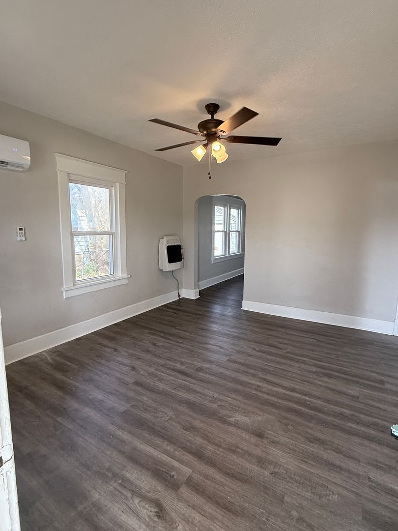 2 bedroom/1 bathroom – photo 2