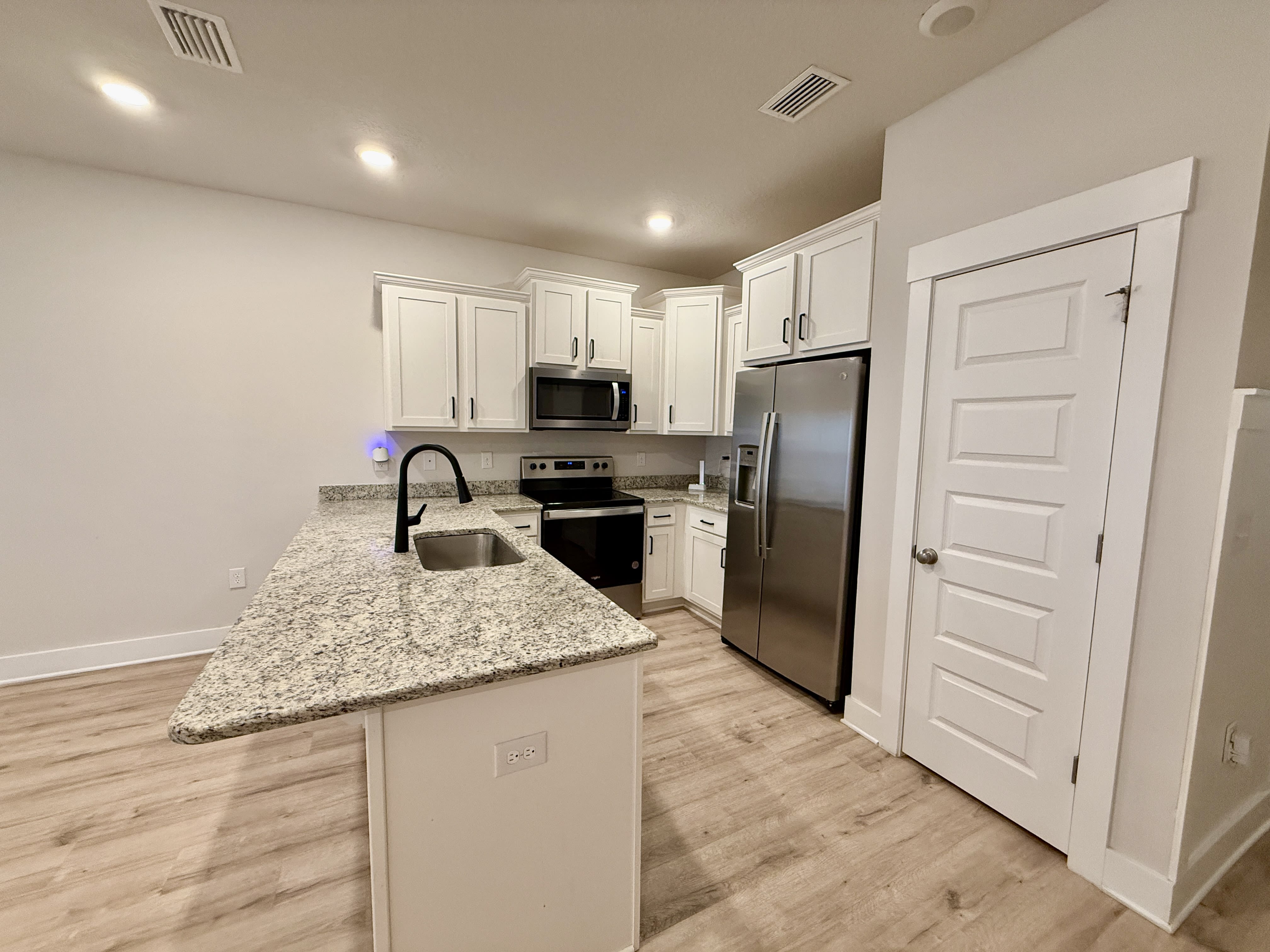 1471 Iroquois Ct – photo 5