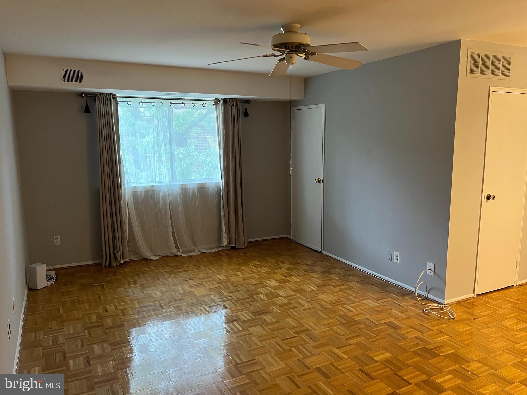 9921 BUSTLETON Avenue – photo 4