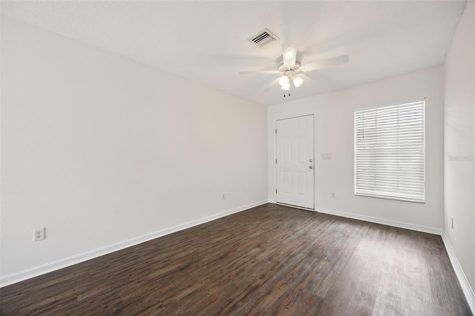 1105 N ROCKINGHAM Avenue – photo 2