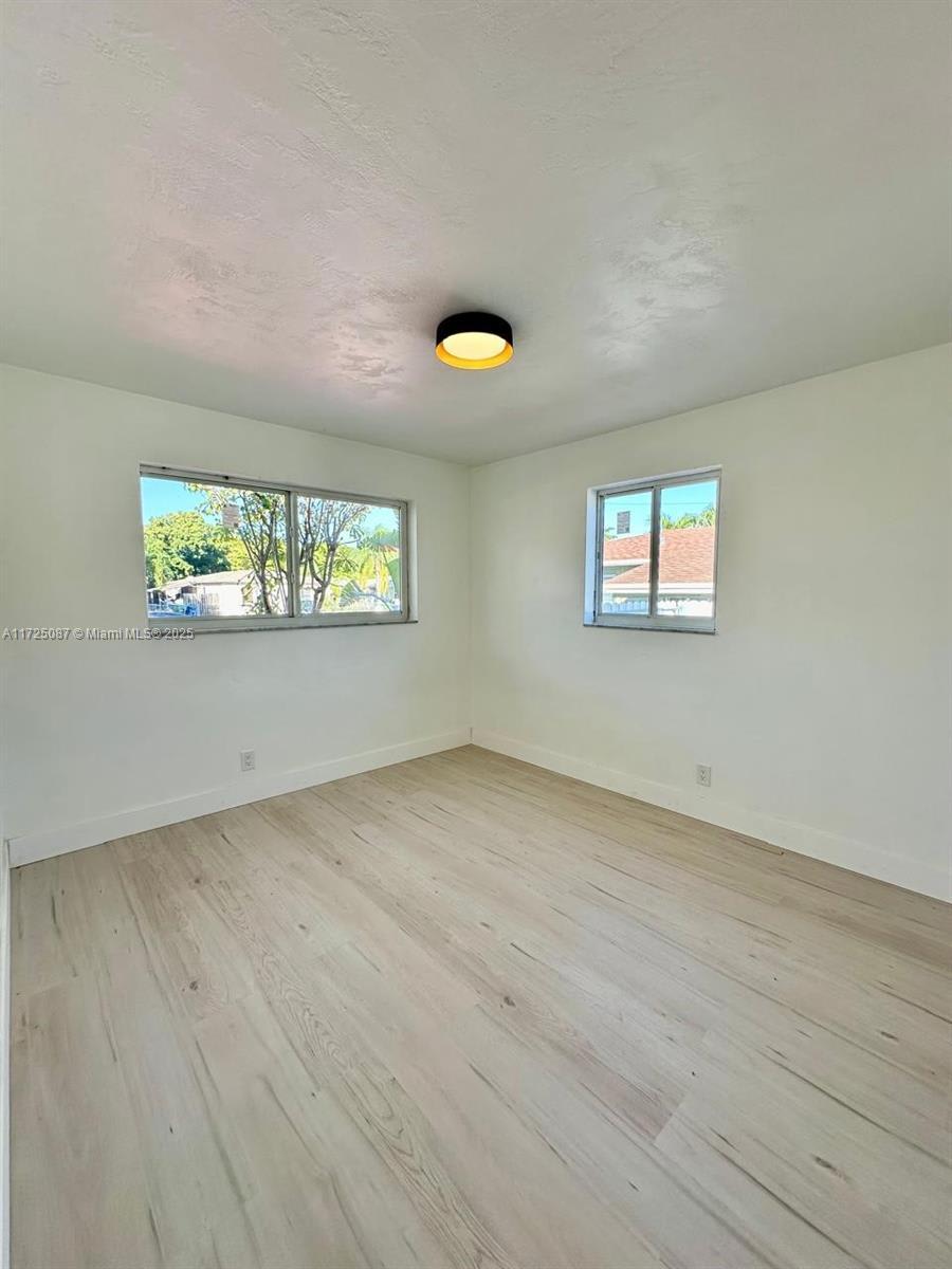 629 SW 4th St – photo 4