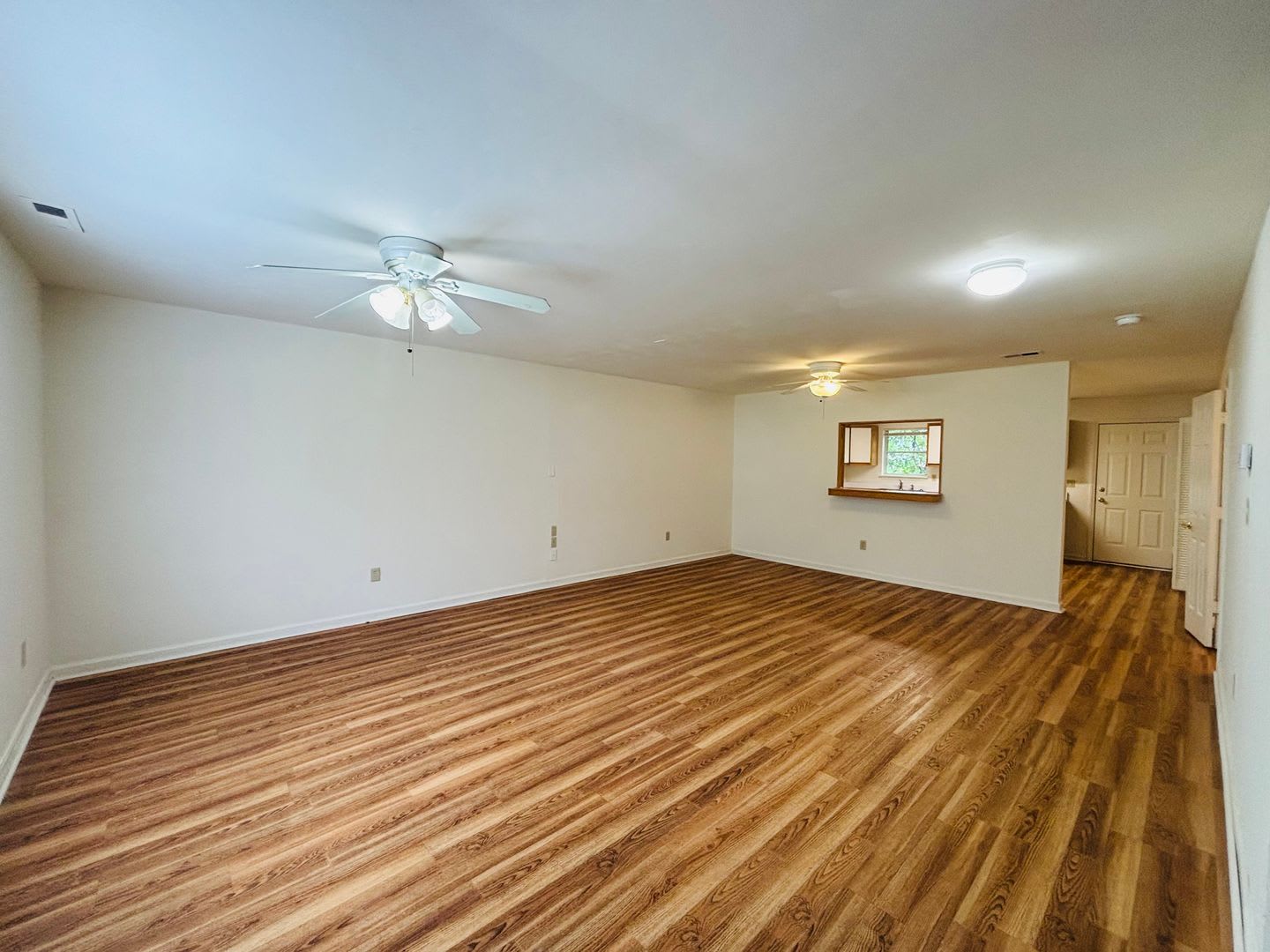 4 Bedroom 2.5 Bath Townhouse – photo 2
