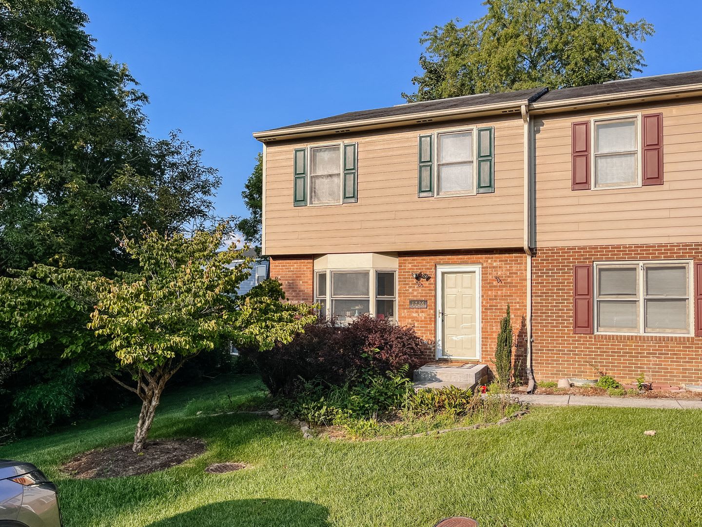 3 Bedroom, 2 Bath Townhouse – photo 2