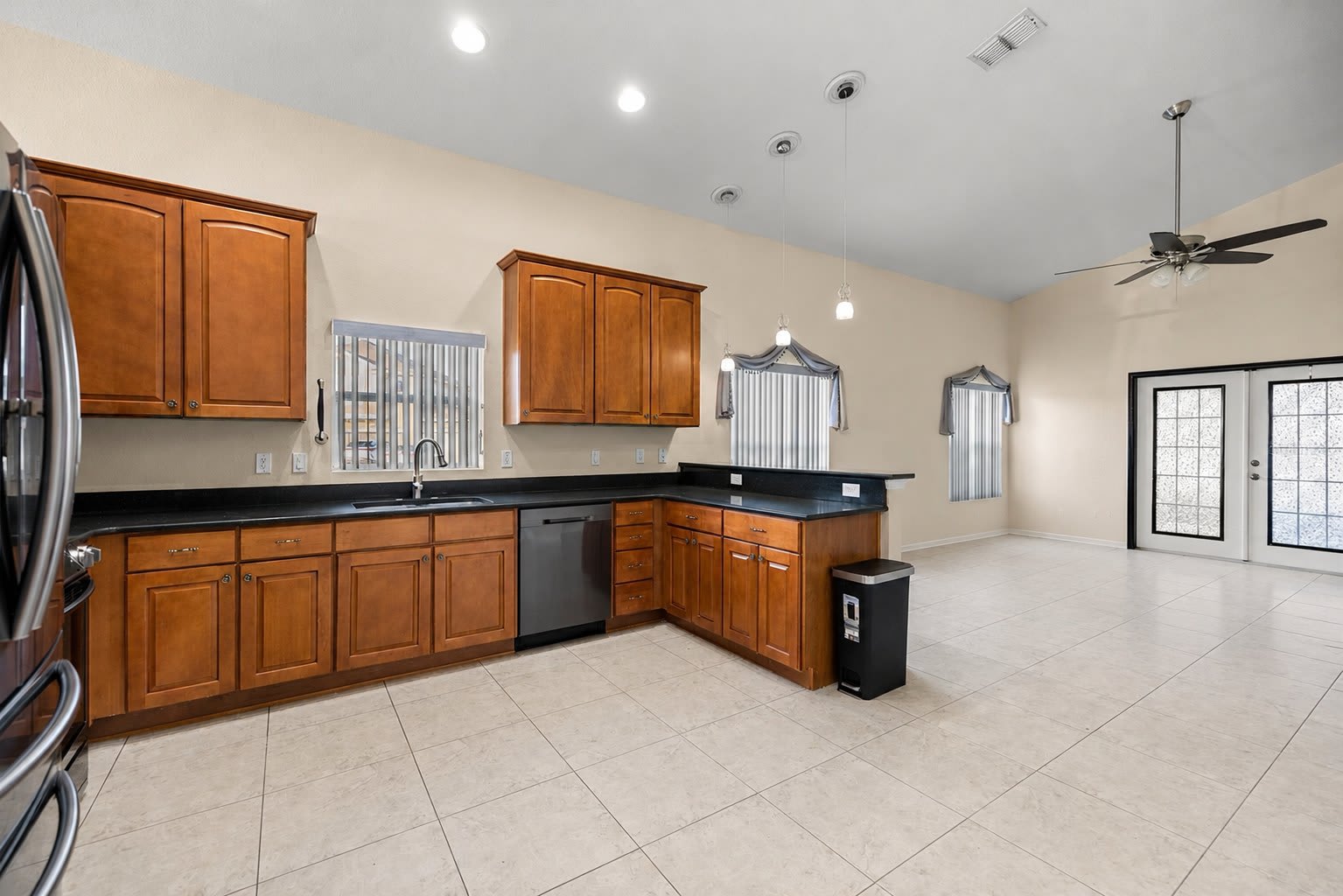 5438 SW 49th Ave – photo 4