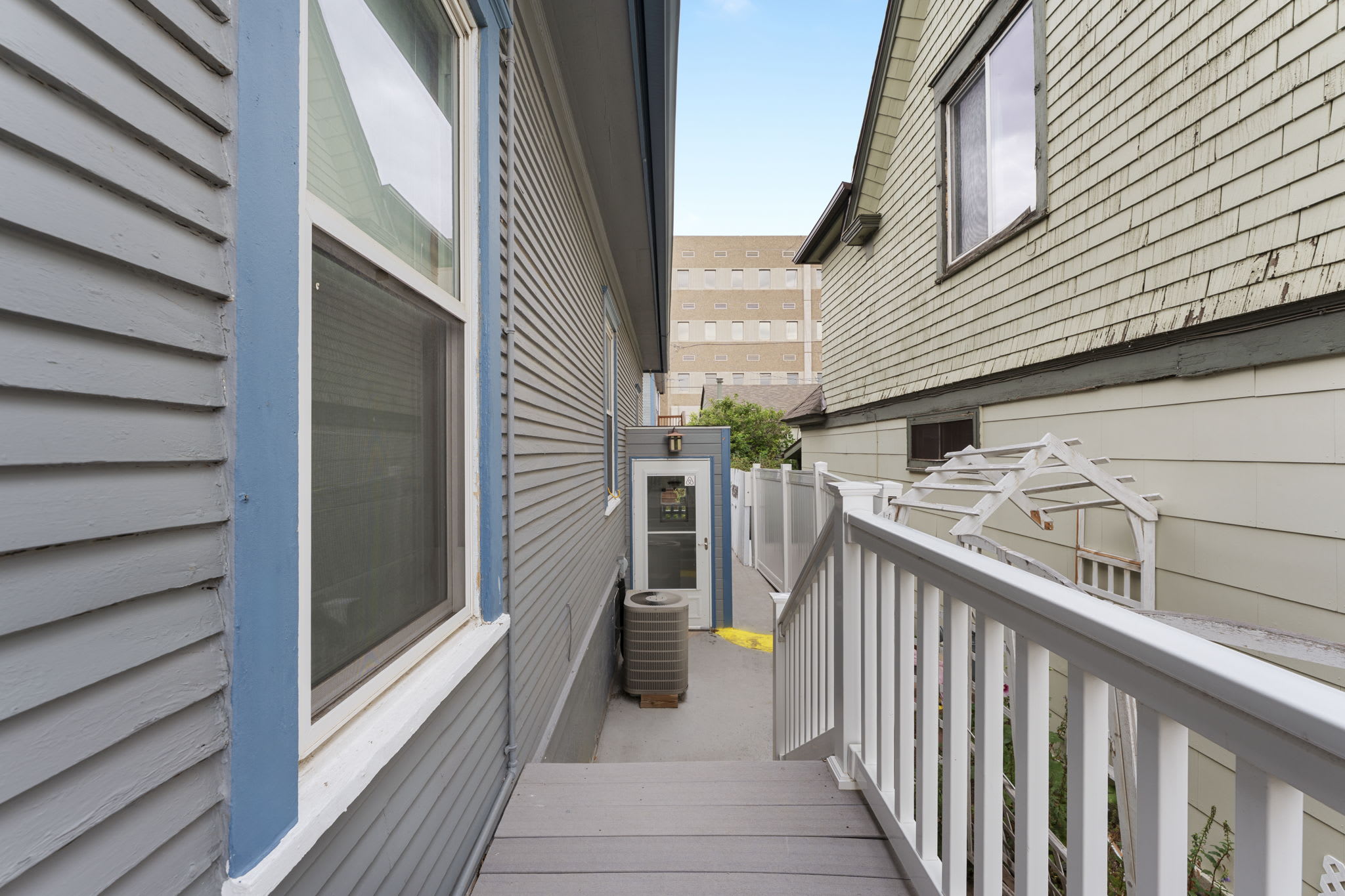 200 East 25th Street – photo 1