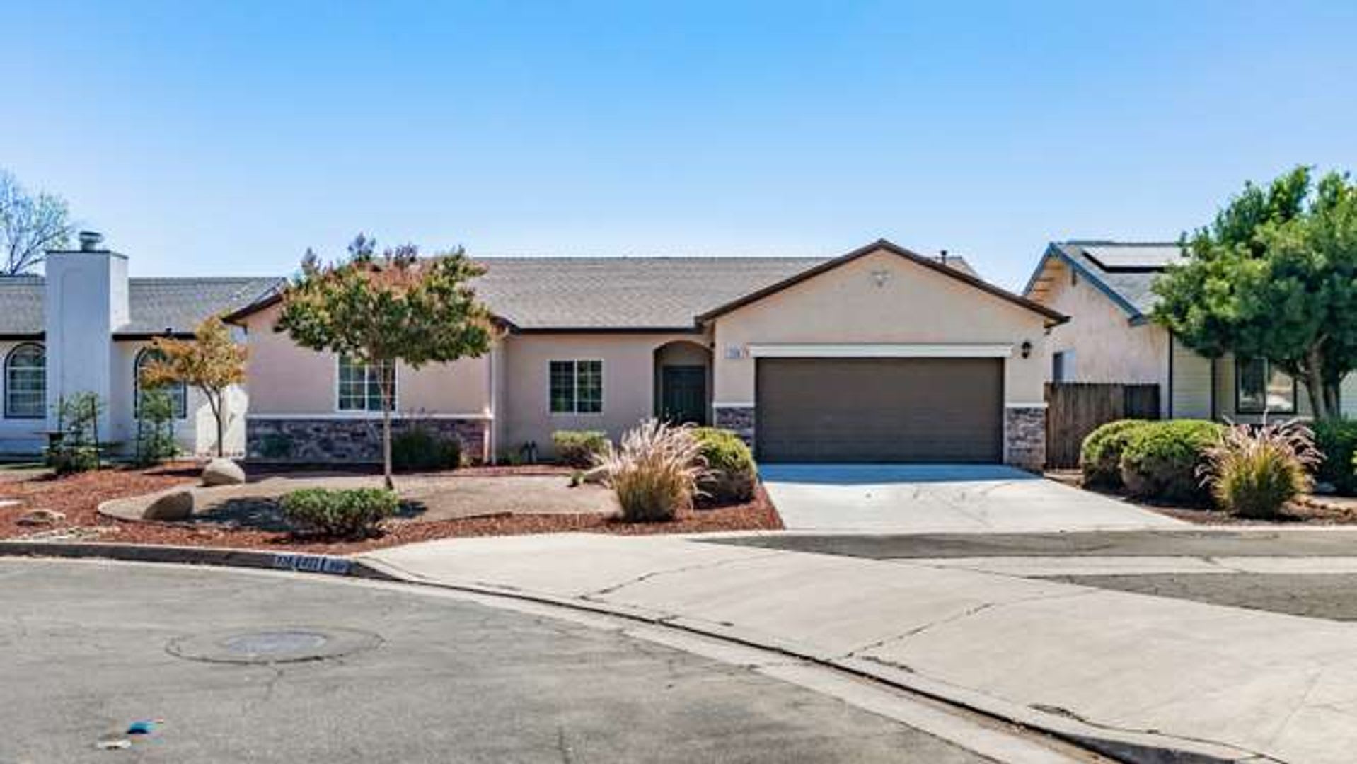 Four bedroom/2-bath home with 2-car garage – photo 1