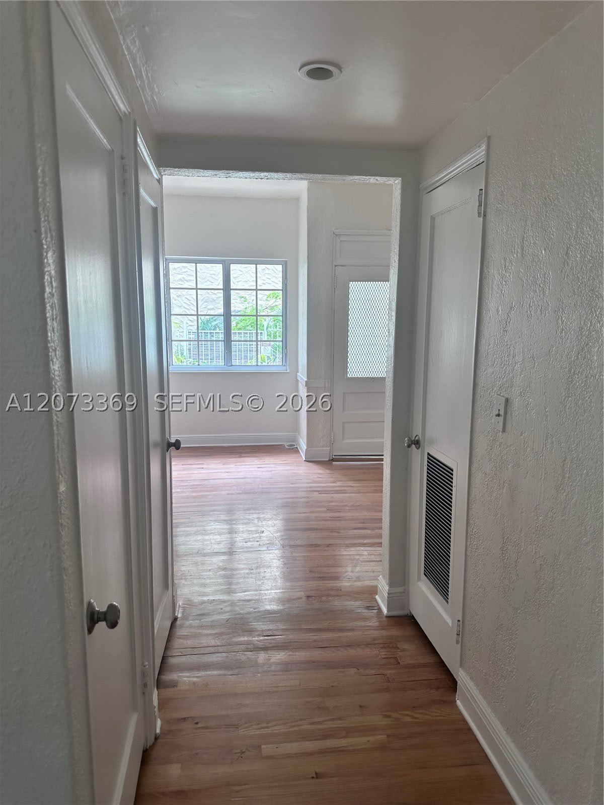 1560 Jefferson Ave – photo 4