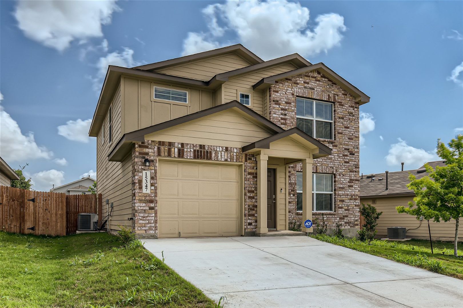 Gently Used, 2-year old 3BR/2.5 Bath in Redbird Ranch – photo 2
