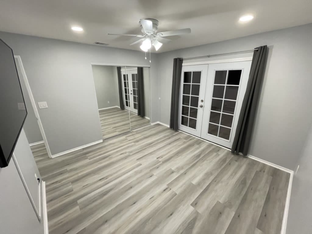 469 W 2nd St – photo 1