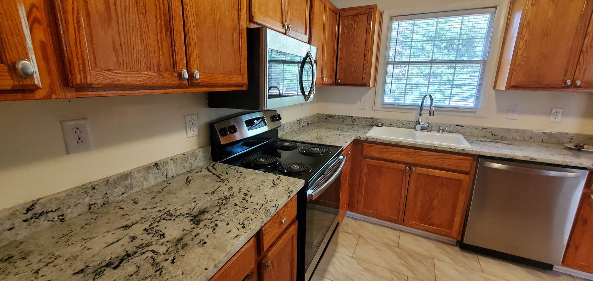 Beautiful Home Available for Rent in Charlotte, NC in Carmel Area – photo 2