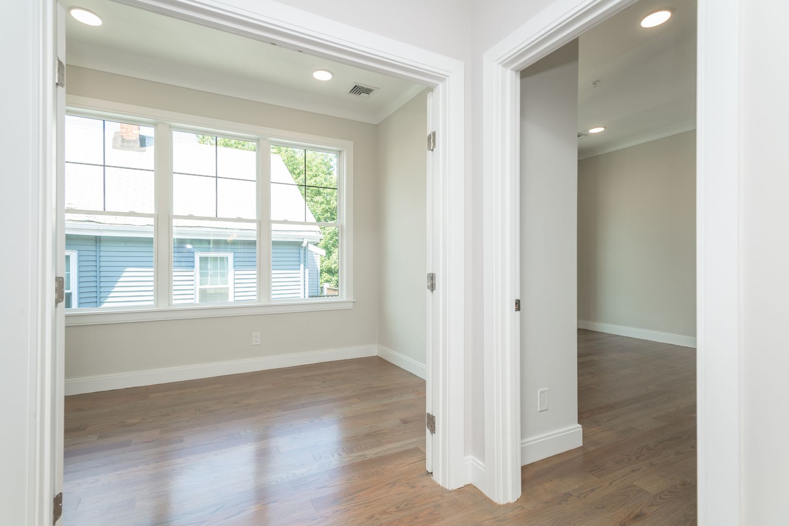 Charming 4 Bedroom-No Broker Fee – photo 3