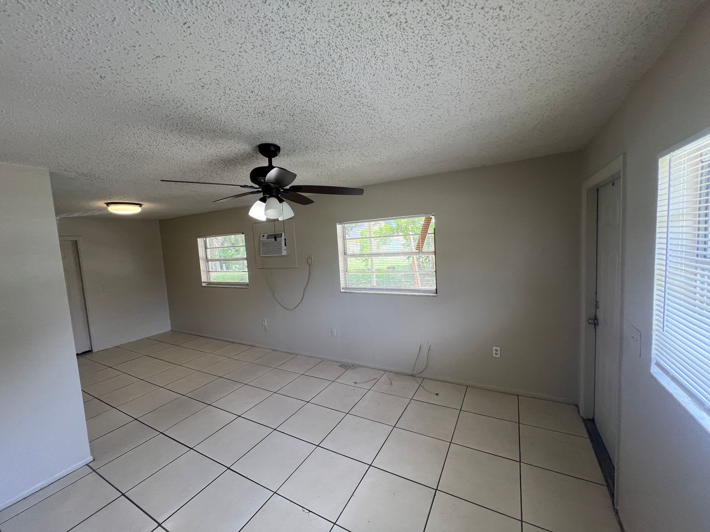 Fort Myers 2 Bed 1 Bath Unfurnished First Floor Apartment Available For A Long Term Tenant Pet Friendly – photo 5