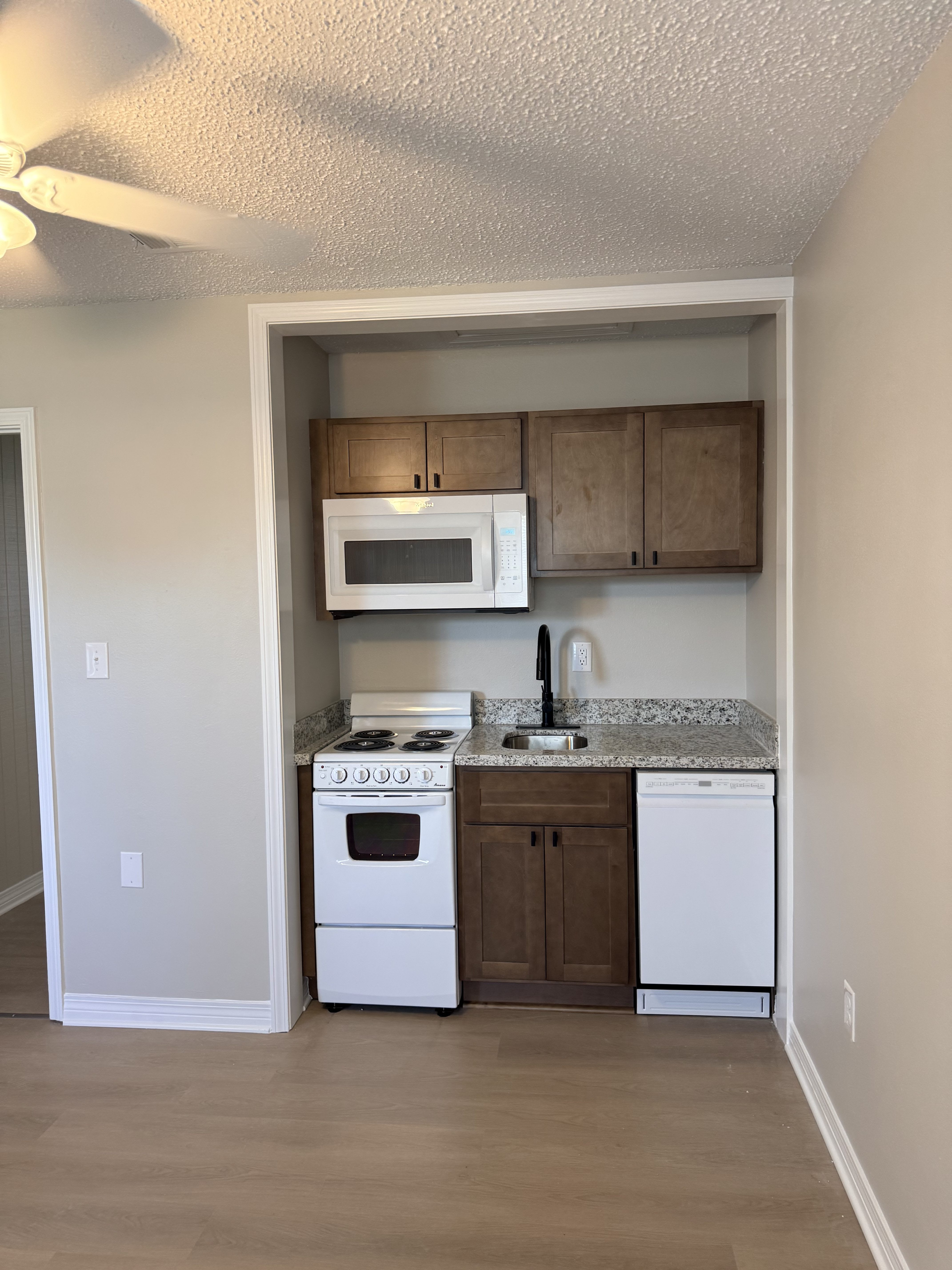 100 Dee Ann Dr – photo 4