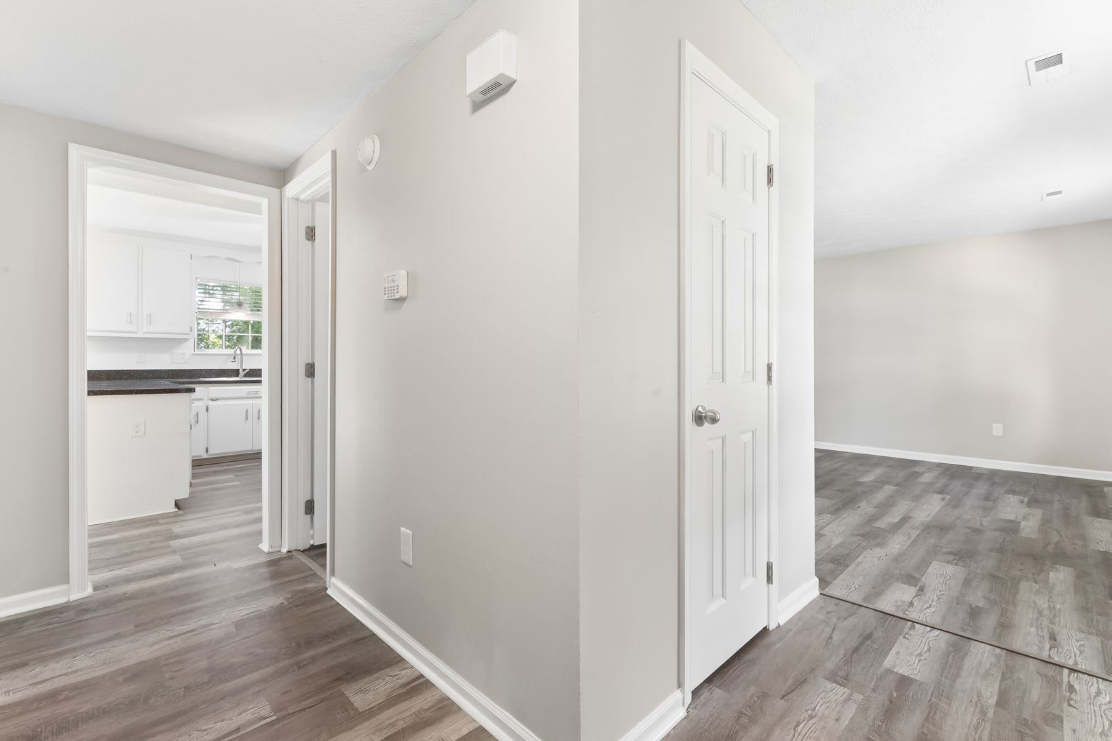 Two Story in Cul-de-sac ready for new tenants! – photo 3
