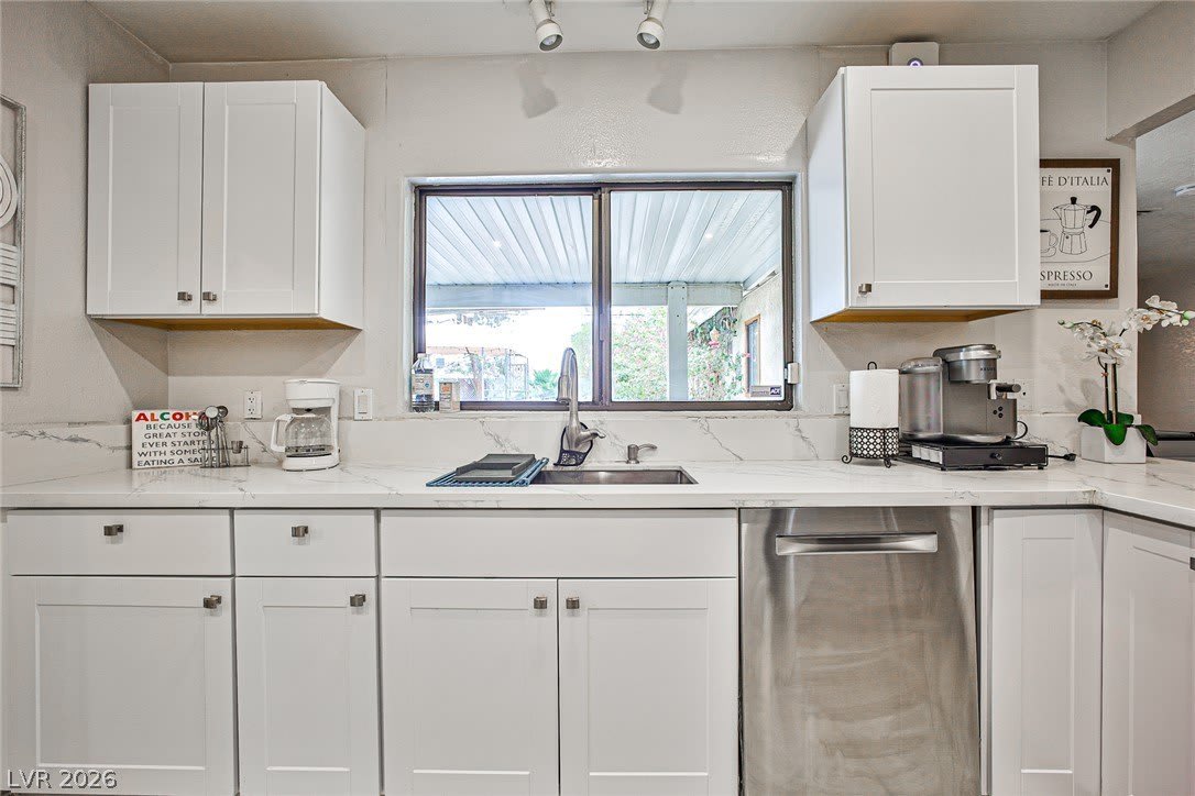 1505 Hialeah Drive – photo 3