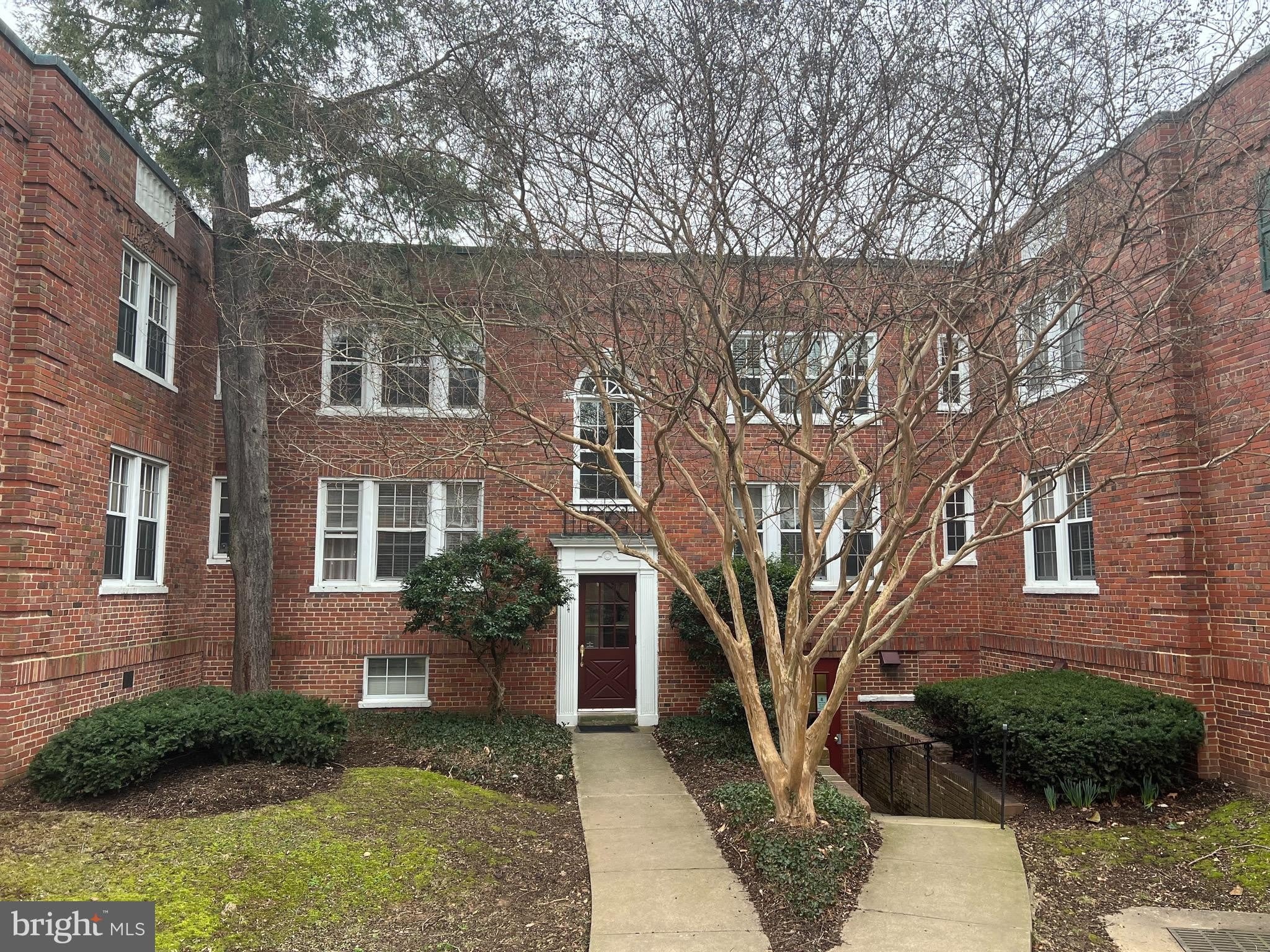 1808 QUEENS Lane – photo 1