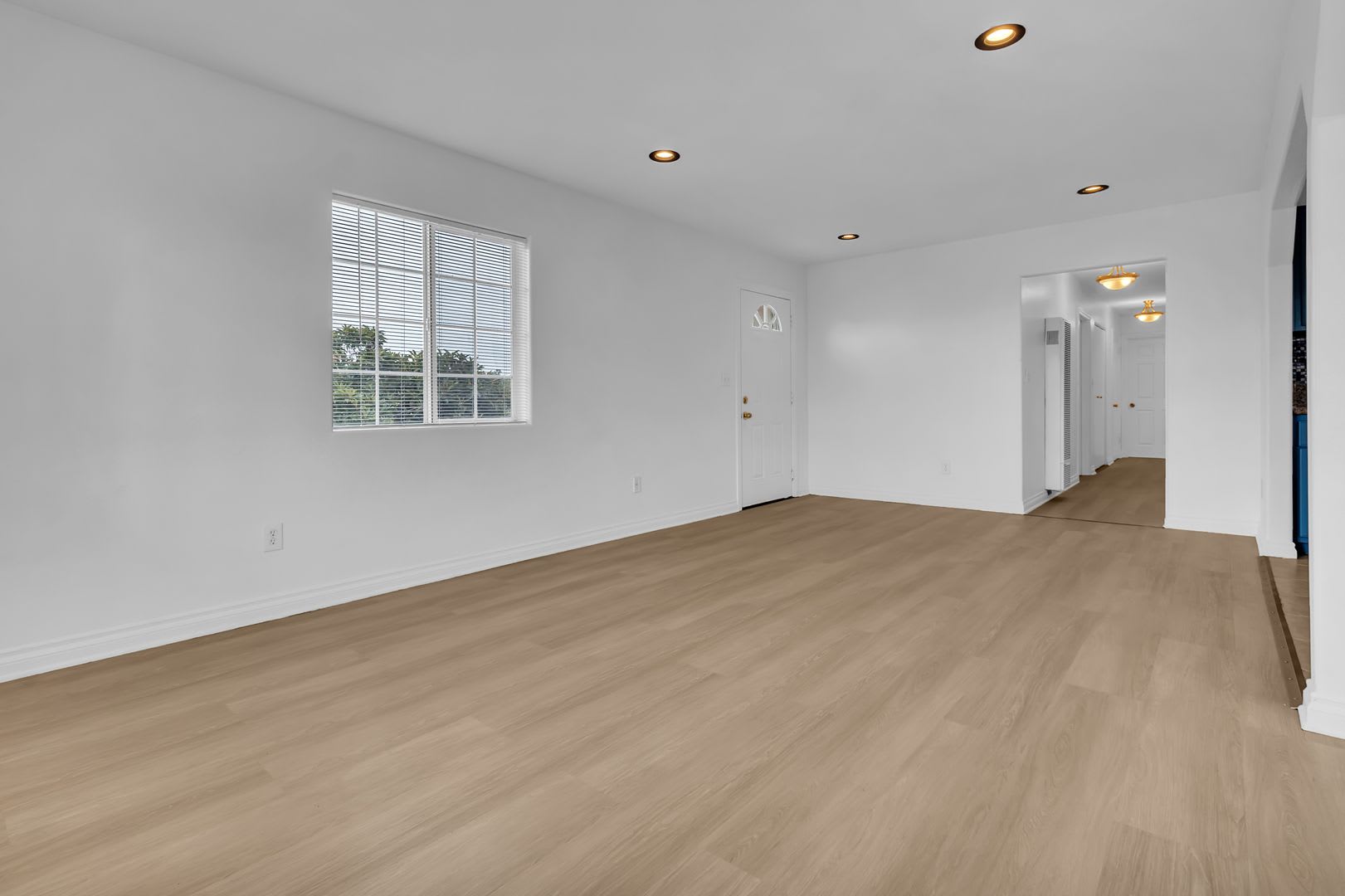 Upper Level Unit Available Spacious 4 Bedroom Home With Private Entrance – photo 5