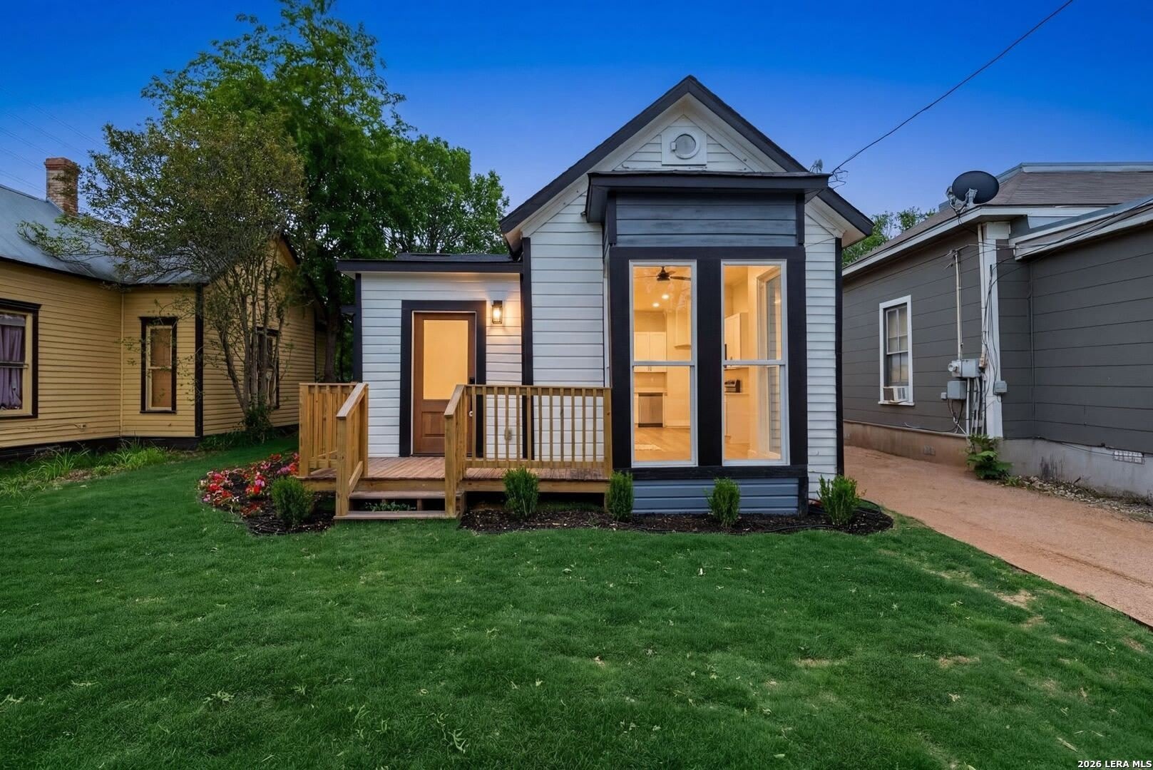 1122 N PINE ST – photo 1