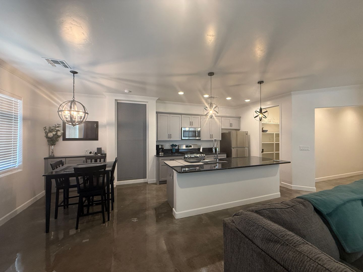 2 Bedroom 1 Bathroom Fully Furnished Home – photo 5