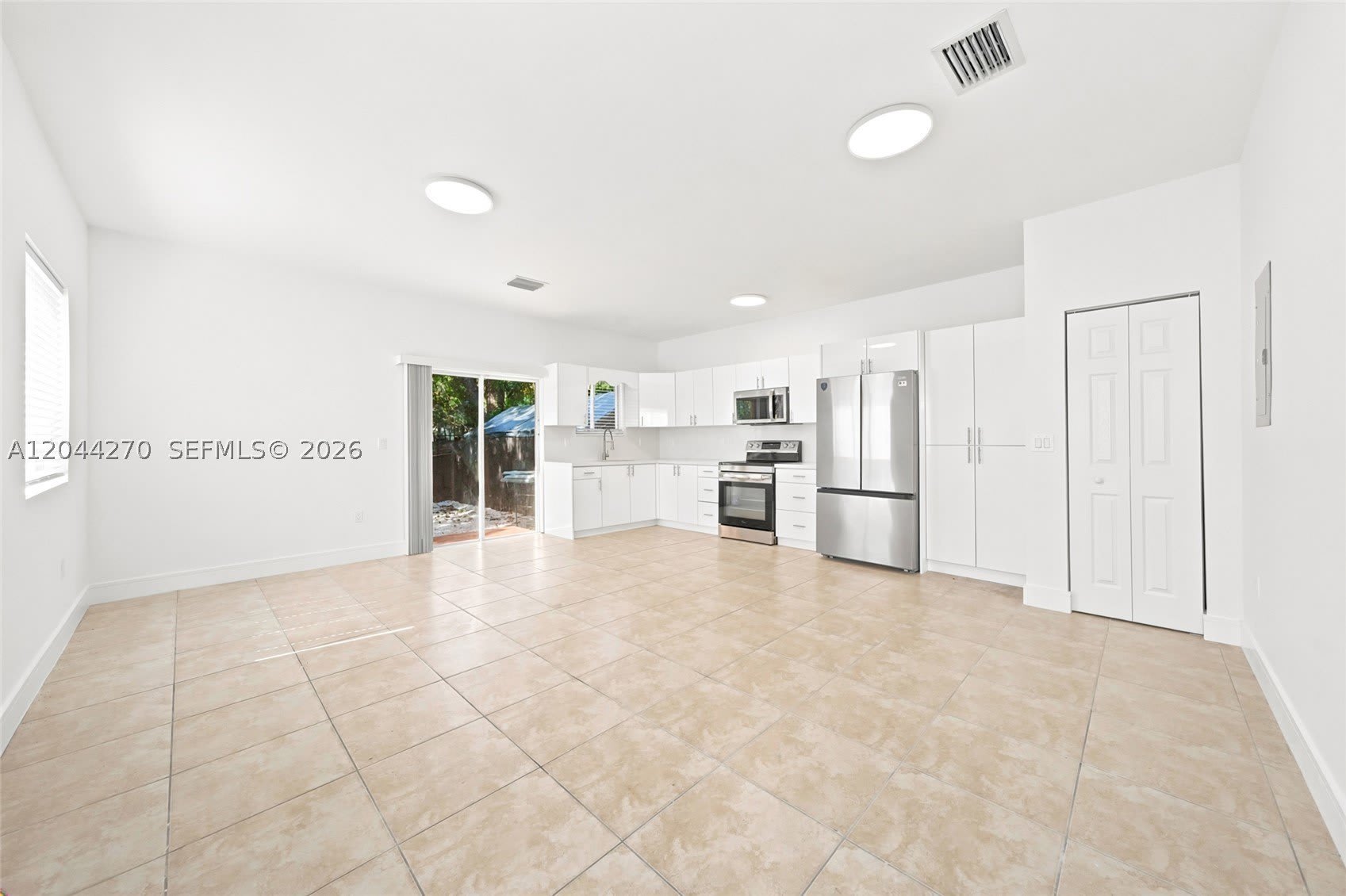 145 NE 60th St – photo 3