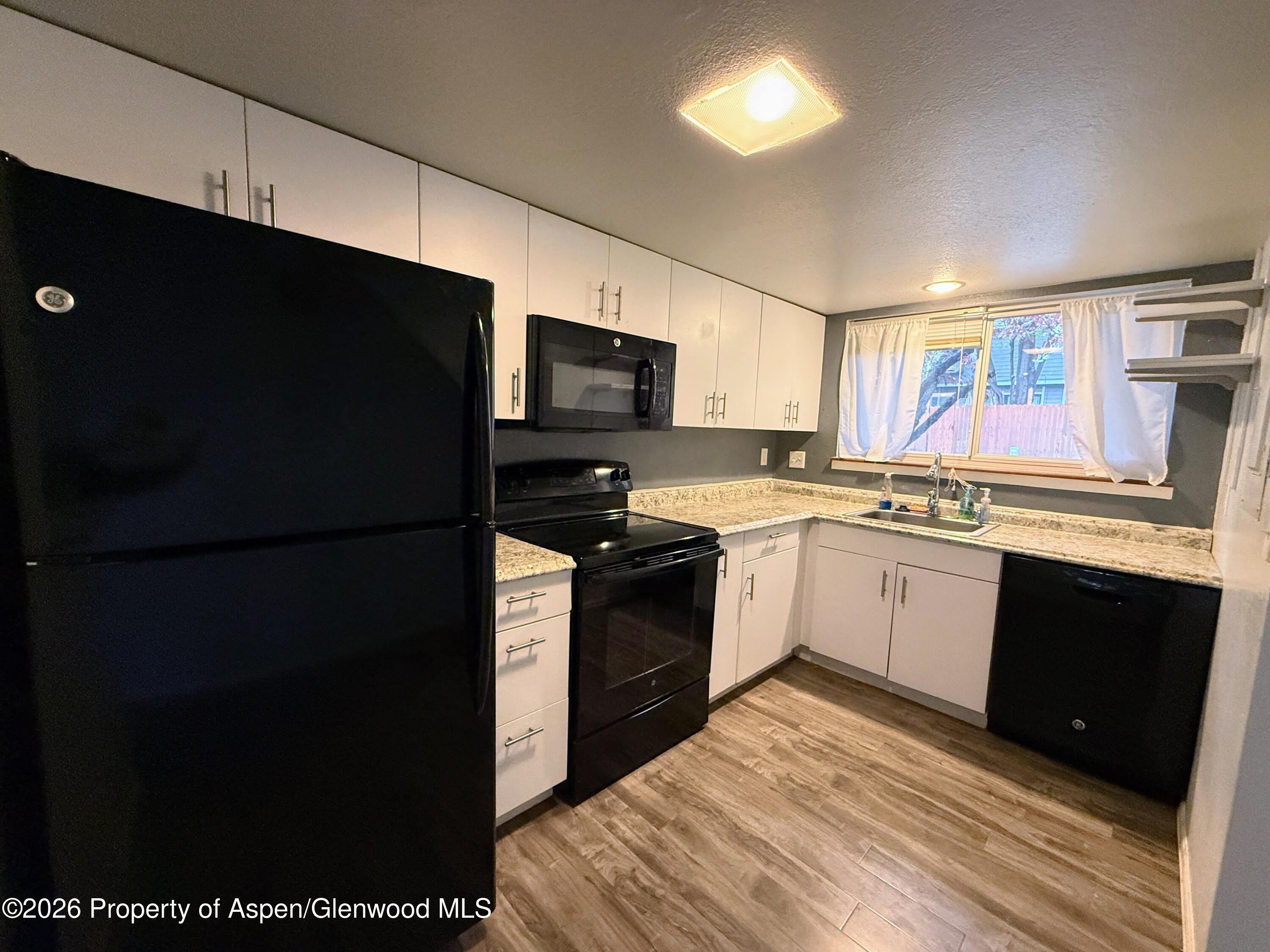 1012 E 7th Street – photo 4
